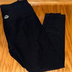 Beyond Yoga women’s Black Leggings